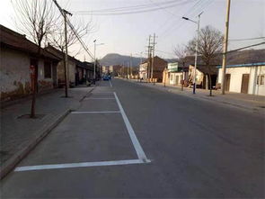 富縣交警大隊張村驛中隊 更新交通安全設(shè)施 改善道路通行環(huán)境